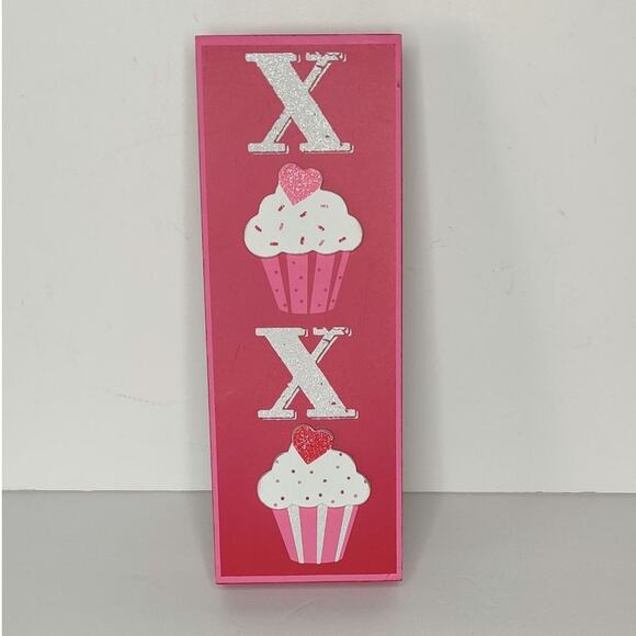 Valentine's Day XOXO Cupcakes Sprinkles Hot Pink Vertical Wall Decor - Picture 10 of 12